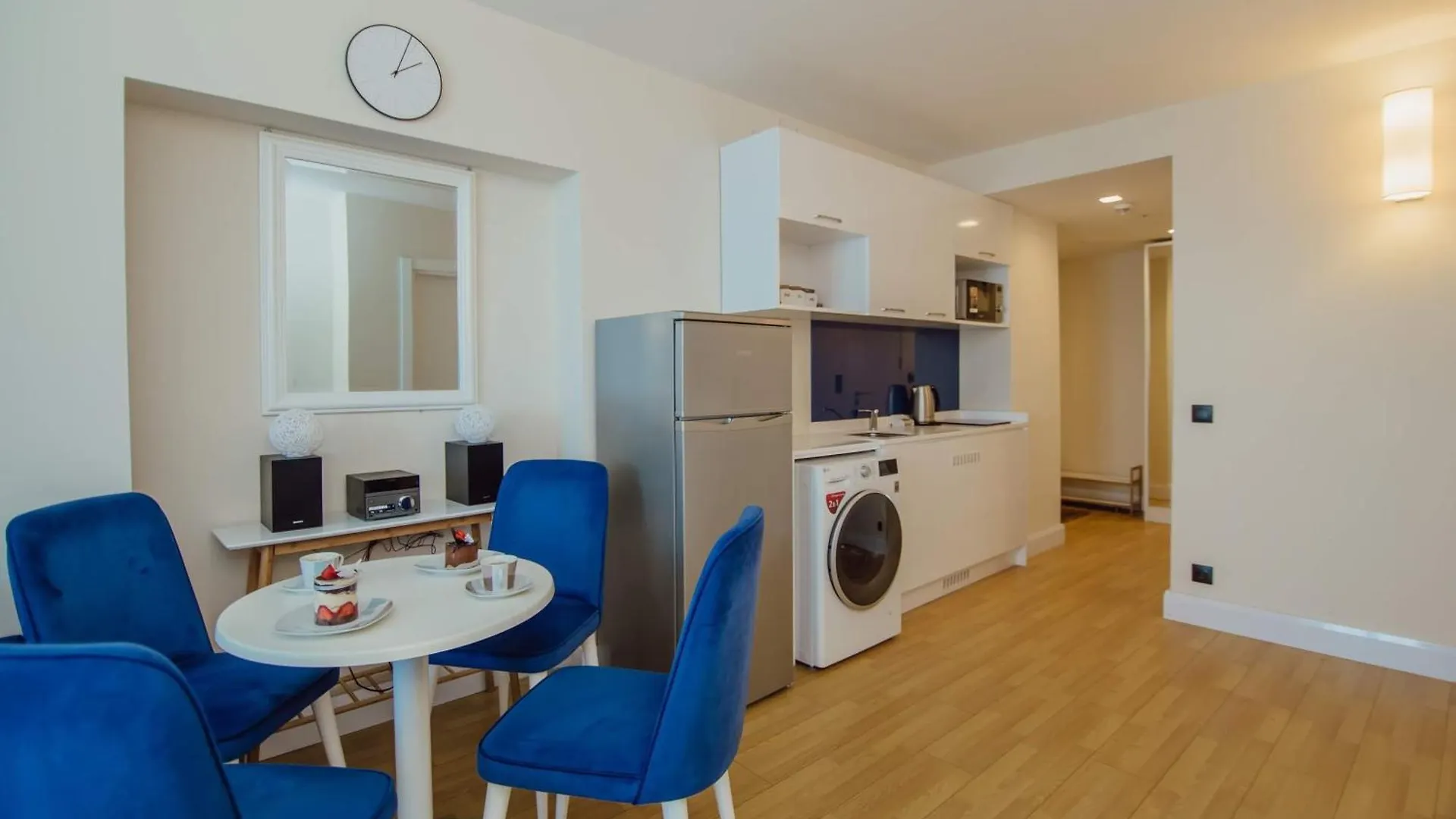 Apartment Luxury Beach Front Aparthotel Batumi