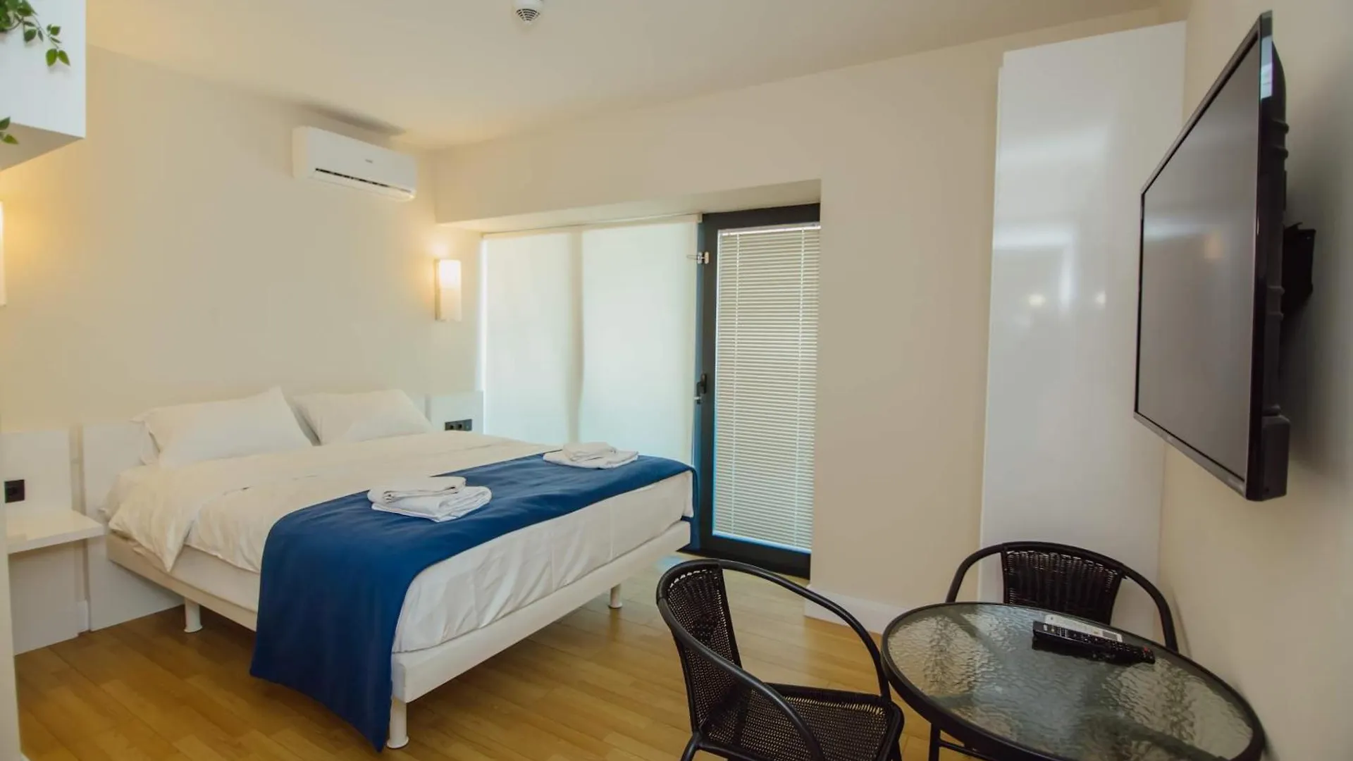 Luxury Beach Front Aparthotel Batumi Apartment