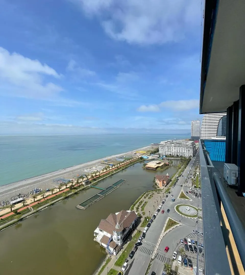 Luxury Beach Front Aparthotel باتومي شقة